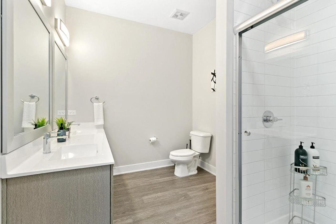 Bright & Comfortable Oakbrook 2Br Apt Free Parking - Ob 1 Lejlighed Oakbrook Terrace Eksteriør billede